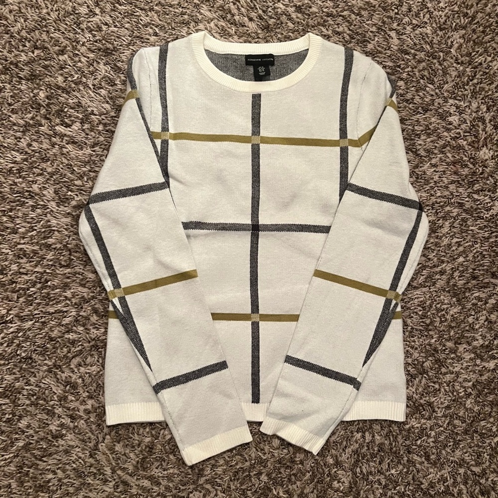 Adrienne Vittadini White Sweater with Black Accents